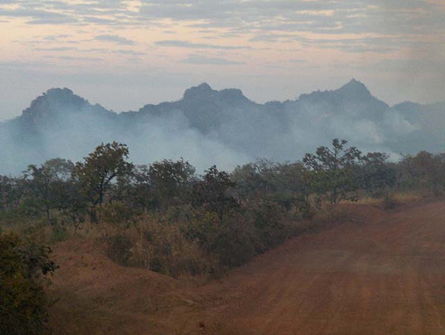 Parque dos Pireneus pega fogo e deixa à mostra o descaso do governo